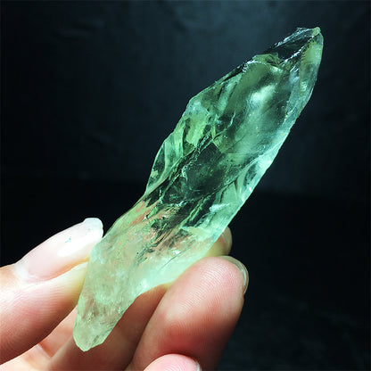 Green Crystal Backbone Long Bar-shaped Original Stone Feather Scepter Crystal Mineral Specimen