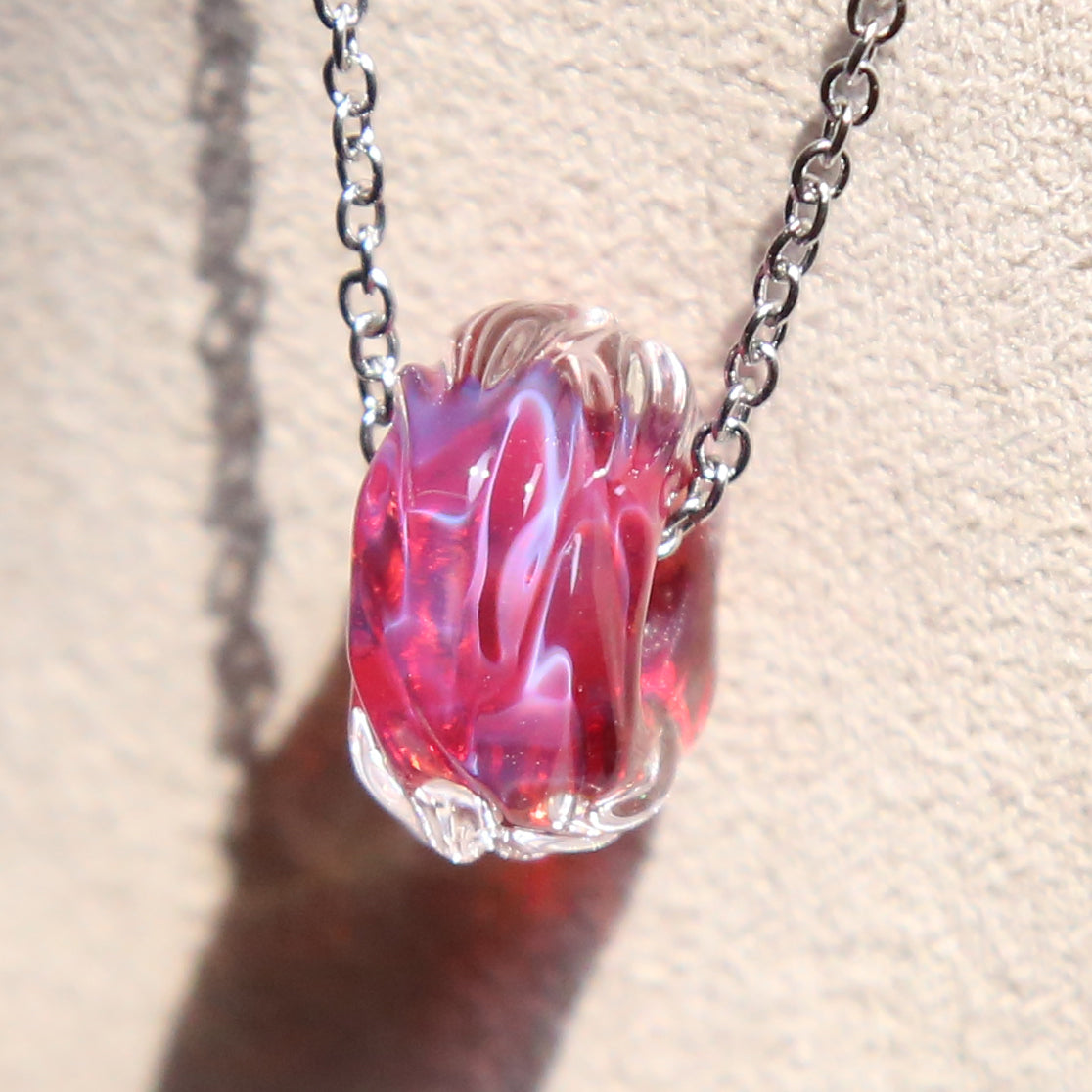 Crimson Iridescent Glass Bead Necklace: A Radiant Splash of Color