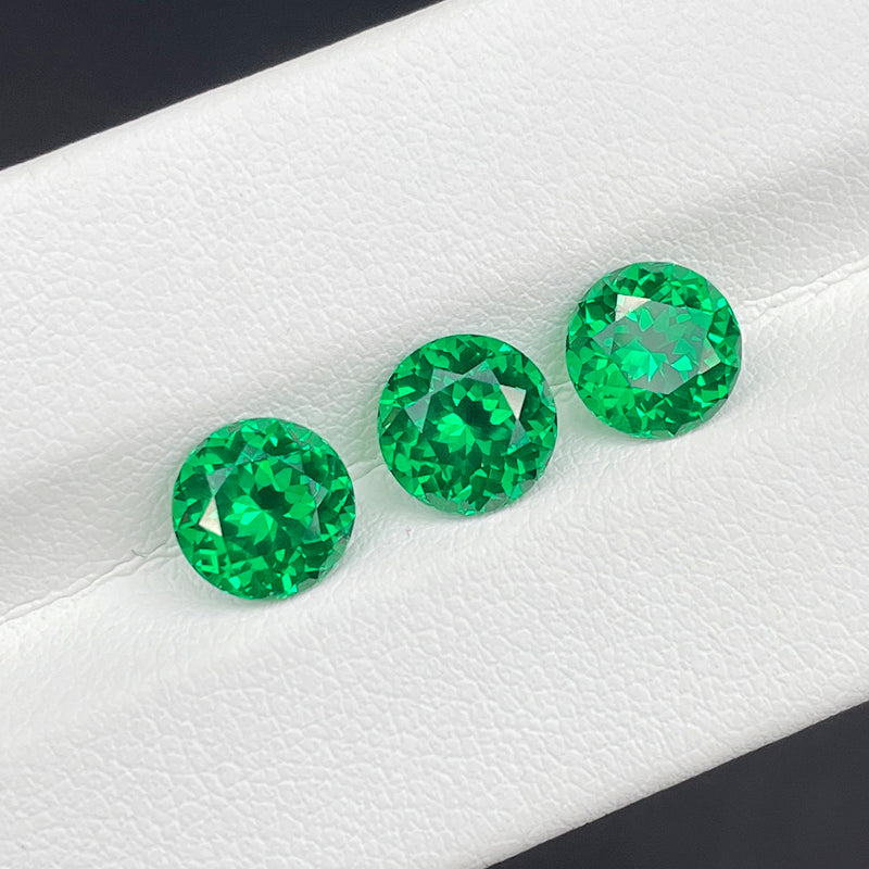 Lab-Grown Garnet, Emerald Green YAG (Yttrium Aluminum Garnet), Synthetic Round Faceted Gemstone