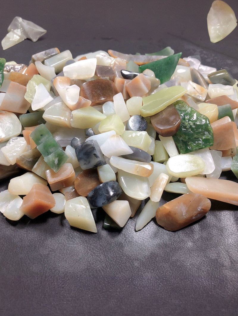 400 grams of Xinjiang Hetian jade white jade and jade small pieces of edge material jade practice material