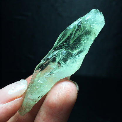 Green Crystal Backbone Long Bar-shaped Original Stone Feather Scepter Crystal Mineral Specimen