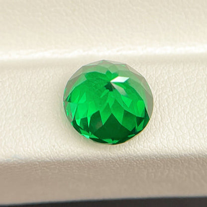 Lab-Grown Garnet, Emerald Green YAG (Yttrium Aluminum Garnet), Synthetic Round Faceted Gemstone